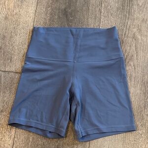 Lululemon 6” Align shorts powder blue Size 6